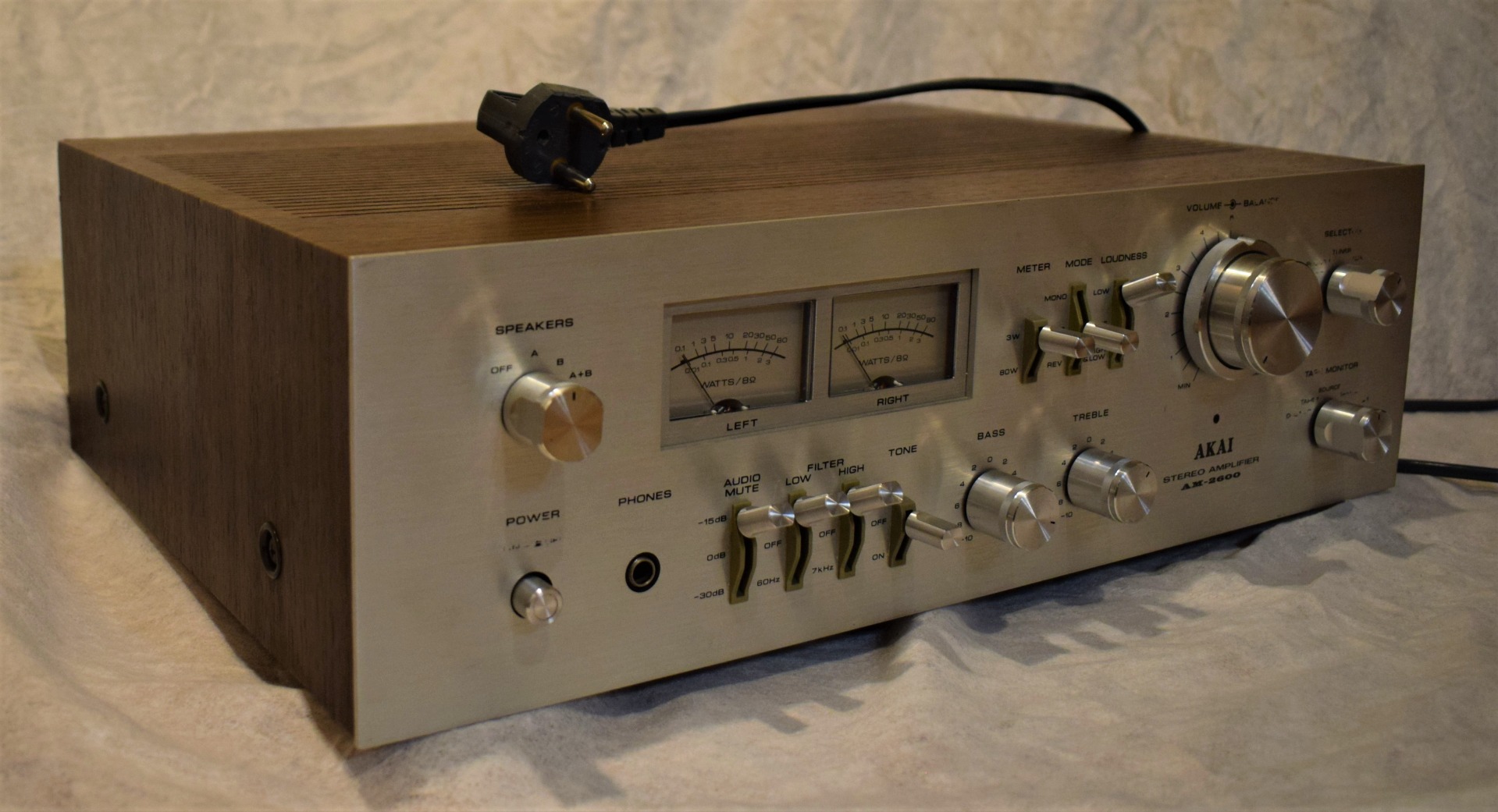 AKAI AM 2600 stereo amplifier (Pre-owned)