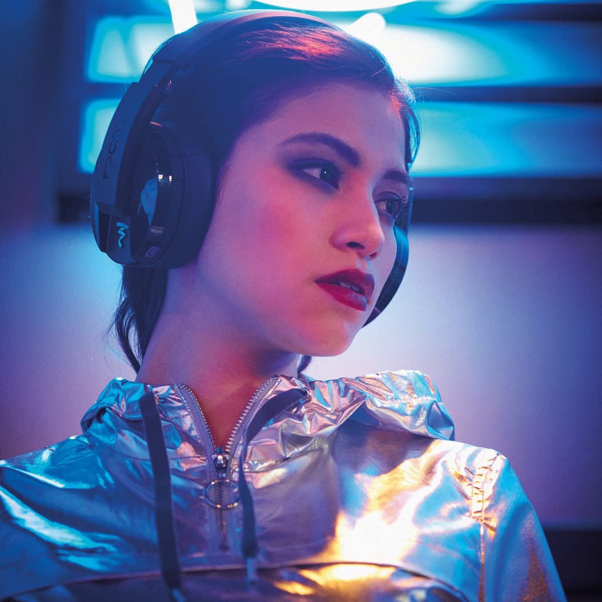 Focal Listen Wireless circum-aural headphones